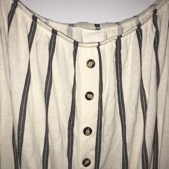 💰PRICE DROP💰 Like new H&M off shoulder top - Picture 3 of 5